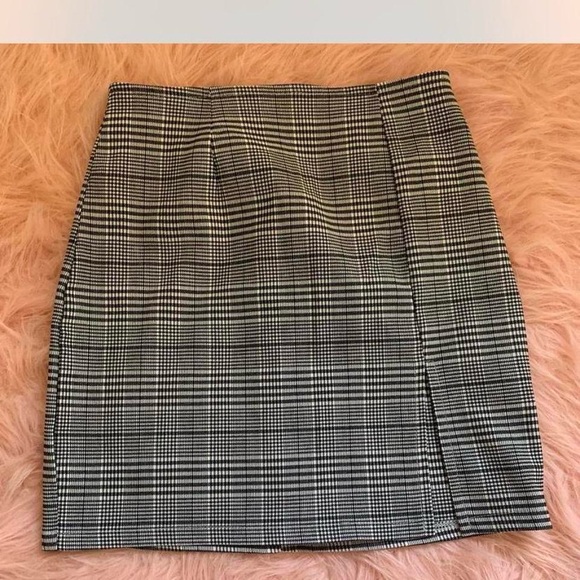 Classic Black and White Plaid Skirt - Picture 1 of 1